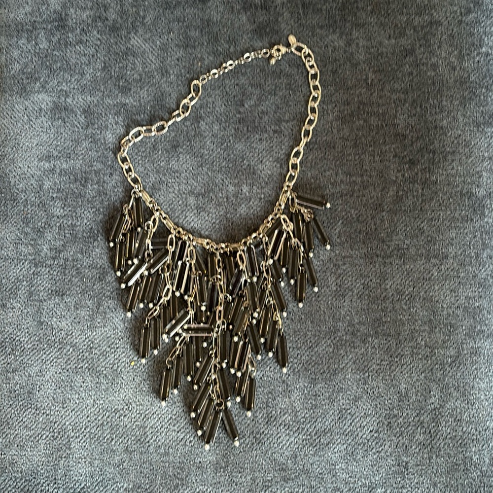 like new Costume jewelry necklace